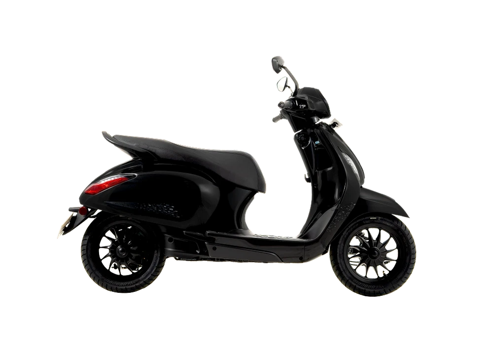 Chetak 3001 [3.0 kWh] - Black Color